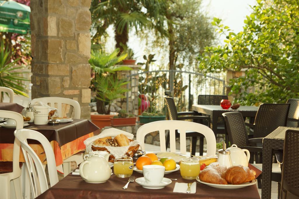 Hotel Augusta Garni 리몬네술가르다 객실 사진