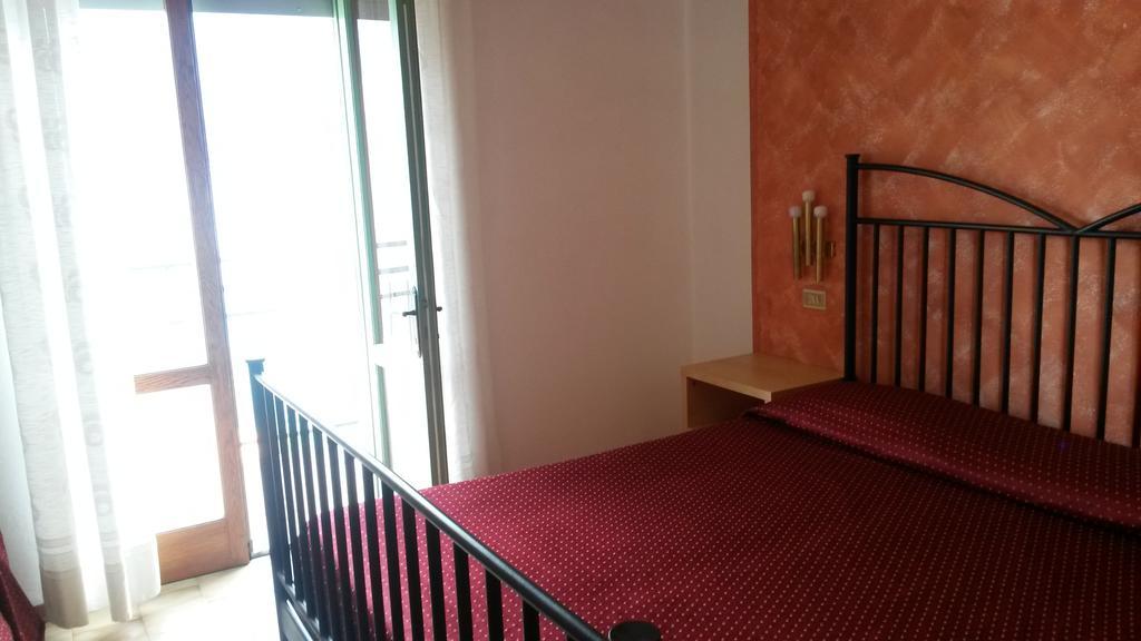 Hotel Augusta Garni 리몬네술가르다 객실 사진